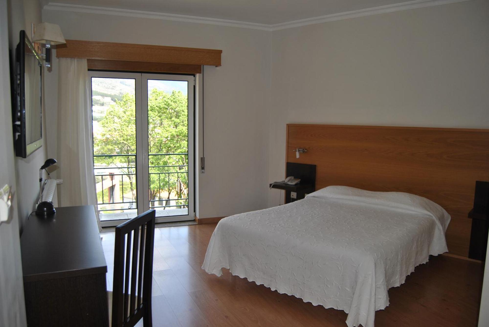 Hotel Covilha Jardim Стая снимка